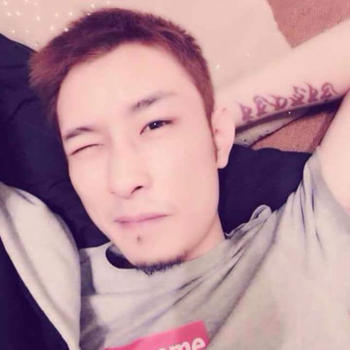 难得拥抱的第一张照片--济宁相亲服务中心