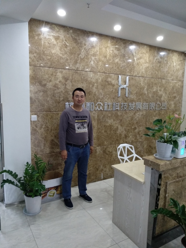 雨中的伞的第一张照片--济宁相亲服务中心