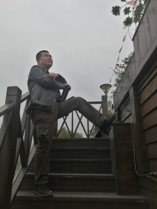 孤单背影的第一张照片--济宁相亲服务中心
