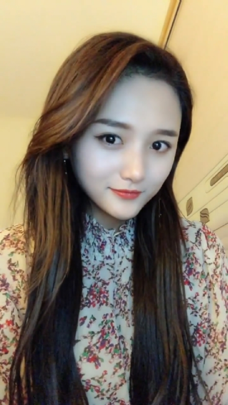 淡然一笑的第一张照片--济宁相亲服务中心