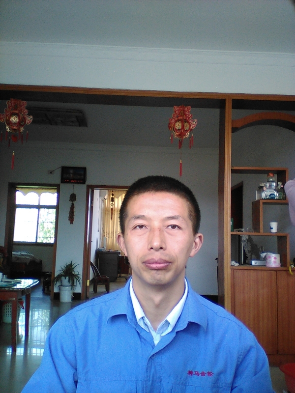 红玫瑰的第一张照片--济宁相亲服务中心