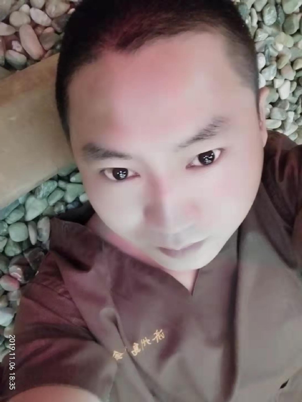 红枫叶的第一张照片--济宁相亲服务中心