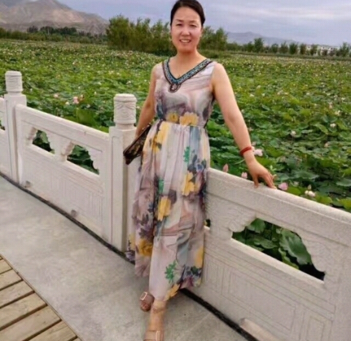 红叶的第一张照片--济宁相亲服务中心