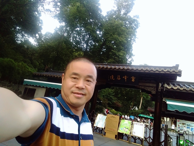 夏雨晨紫的第一张照片--济宁相亲服务中心