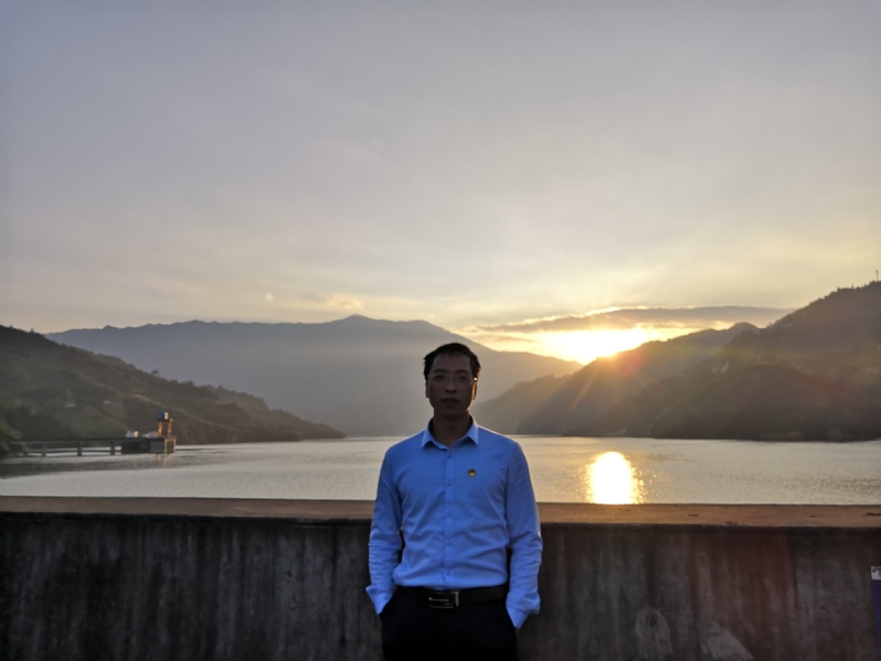 庸人自扰的第一张照片--济宁相亲服务中心