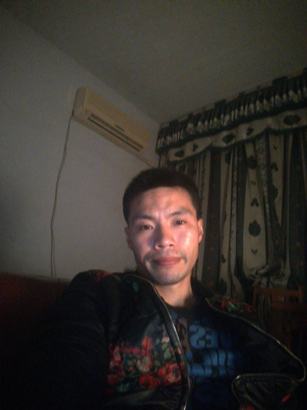 性情男儿的第一张照片--济宁相亲服务中心