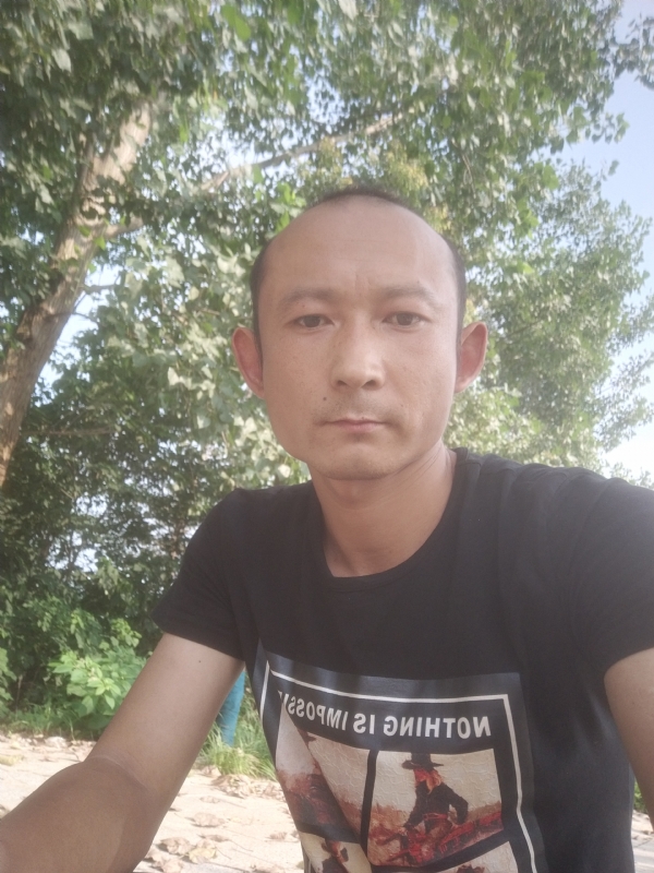 80大叔的第一张照片--济宁相亲服务中心