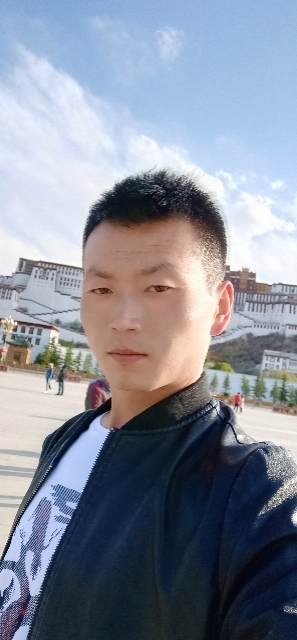 阳光下的小草的第二张照片--济宁相亲服务中心