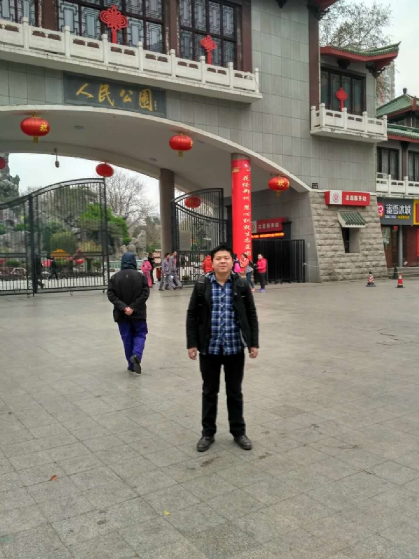 在奋斗的第一张照片--济宁相亲服务中心