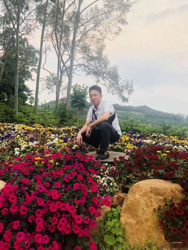 小郑的第一张照片--济宁相亲服务中心