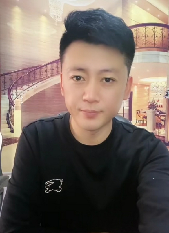 屋顶拾荒人的第三张照片--济宁相亲服务中心
