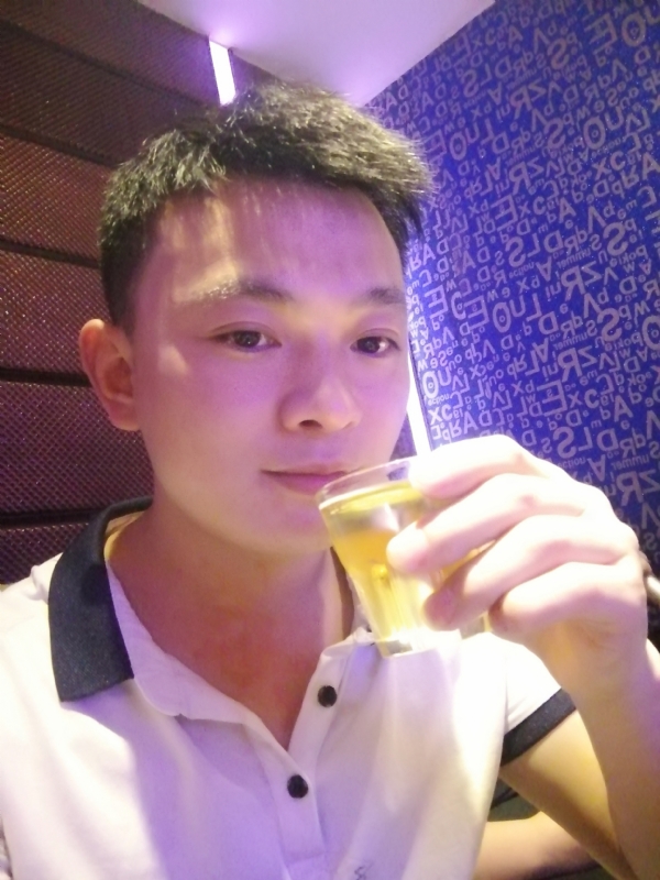 幸福的拥抱的第一张照片--济宁相亲服务中心