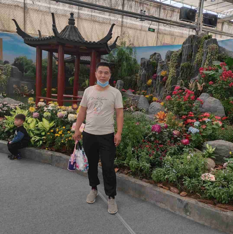 受伤的痴情男的第一张照片--济宁相亲服务中心