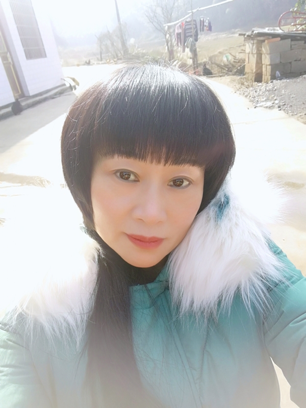 金鱼儿的第一张照片--济宁相亲服务中心