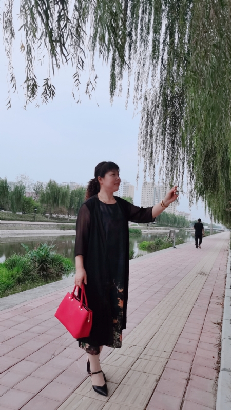 周本玲的第一张照片--济宁相亲服务中心