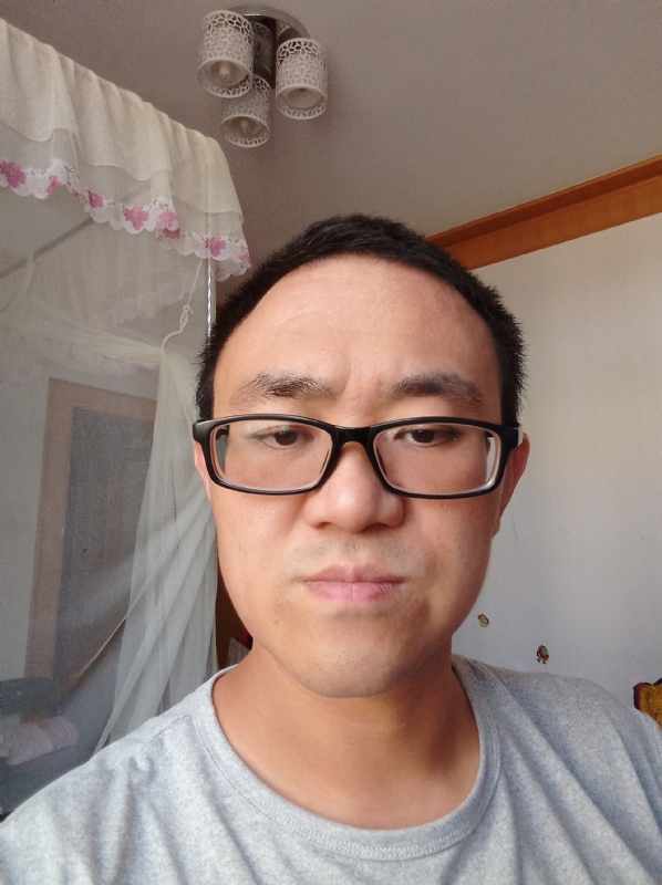 小涨常鸿的第一张照片--济宁相亲服务中心
