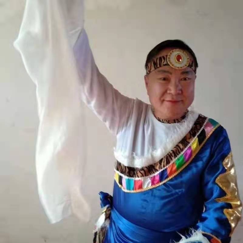 走在冷风中的第一张照片--济宁相亲服务中心