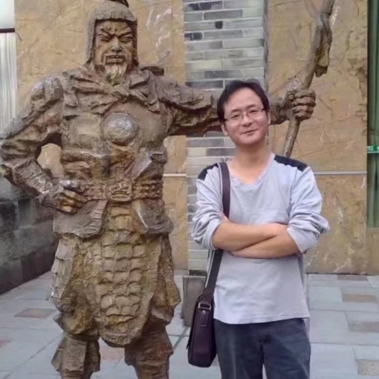 孤狼的第三张照片--济宁相亲服务中心