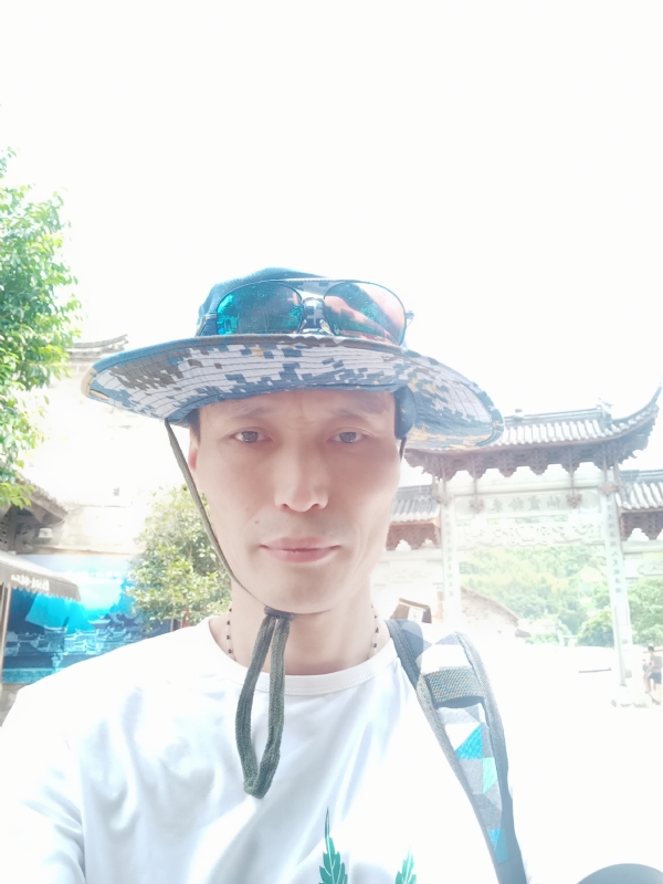 童群海的第一张照片--济宁相亲服务中心