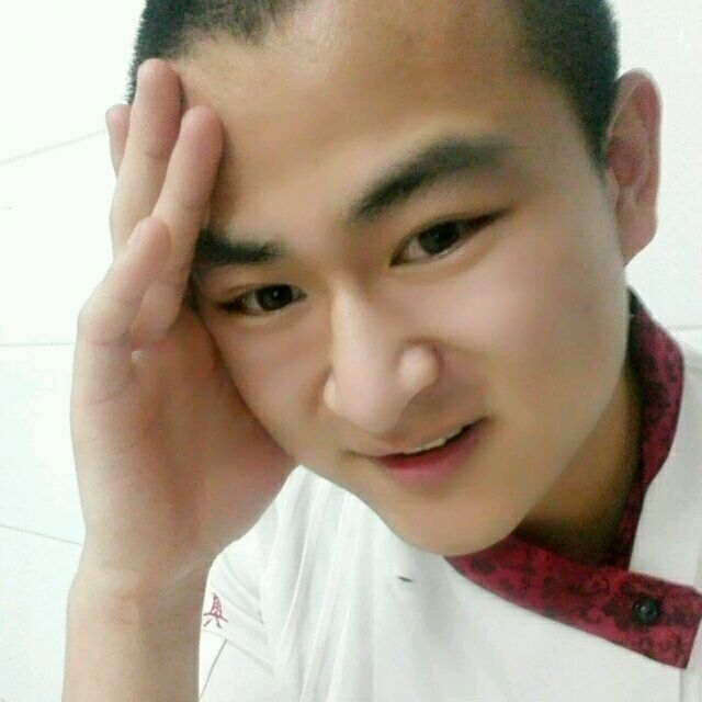 人潮拥挤的第一张照片--济宁相亲服务中心