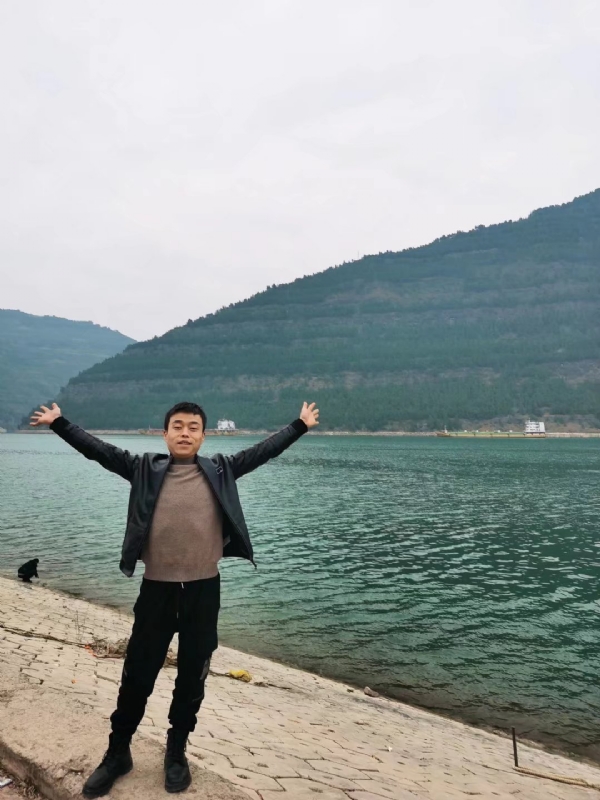 寂寞的风的第一张照片--济宁相亲服务中心