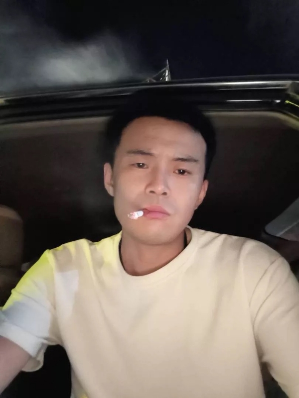 爱睡觉的土拨鼠的第一张照片--济宁相亲服务中心