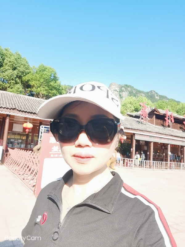 山百合的第一张照片--济宁相亲服务中心