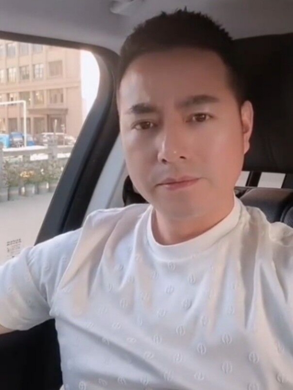 勿忘初心的第一张照片--济宁相亲服务中心