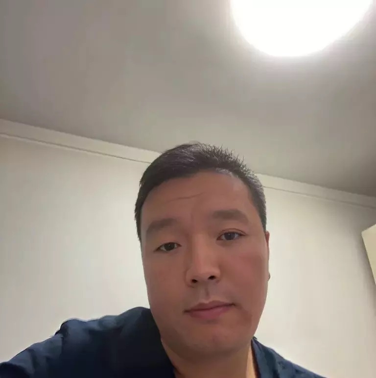 穿唐装的松鼠的第一张照片--济宁相亲服务中心