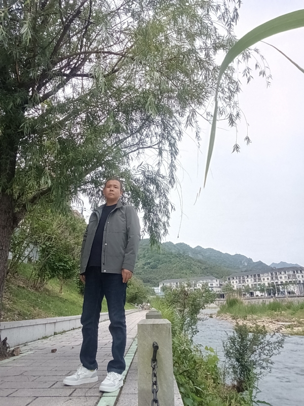 飞雪飘零的第一张照片--济宁相亲服务中心