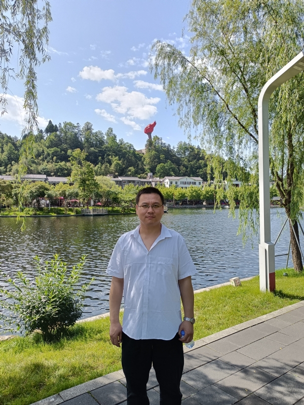 风雨相伴的第一张照片--济宁相亲服务中心