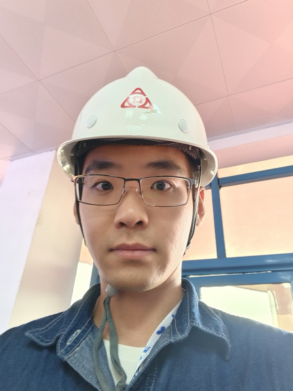 何鹏宇的第二张照片--济宁相亲服务中心
