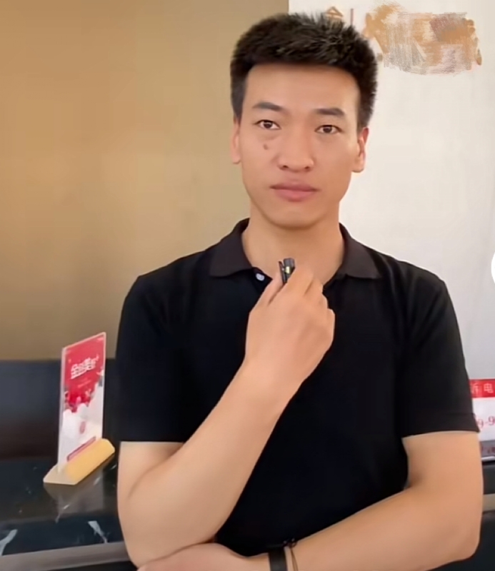 一杯梁白开的第一张照片--济宁相亲服务中心