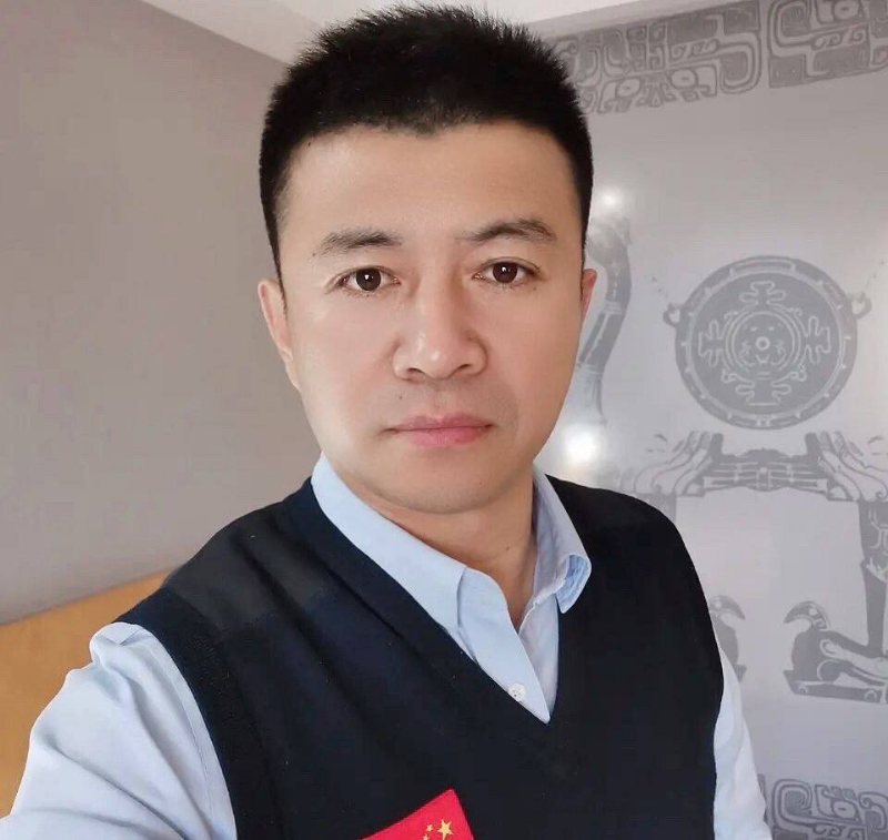生在红旗下的第一张照片--济宁相亲服务中心